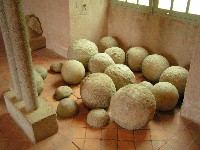Boulets en pierre, muse de Carcassonne