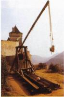 Trebuchet, chateau de Castelnaud (tire du livre de R. Beffeyte).jpg