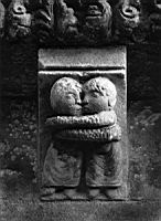 France,_Charente-Maritime,_Aulnay_de_Saintonge,_Eglise_St-Pierre,_Modillon_exterieur,_Personnages_enlaces