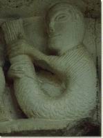 France,_Charente-Maritime,_Saint-Mande-sur-Bredoire,_Eglise_romane,_Portail,_Sirene
